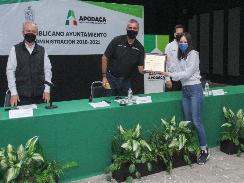 El Cabildo de Apodaca hizo un reconocimiento a los estudiantes que ingresaron a la Preparatoria 7 de  la UANL