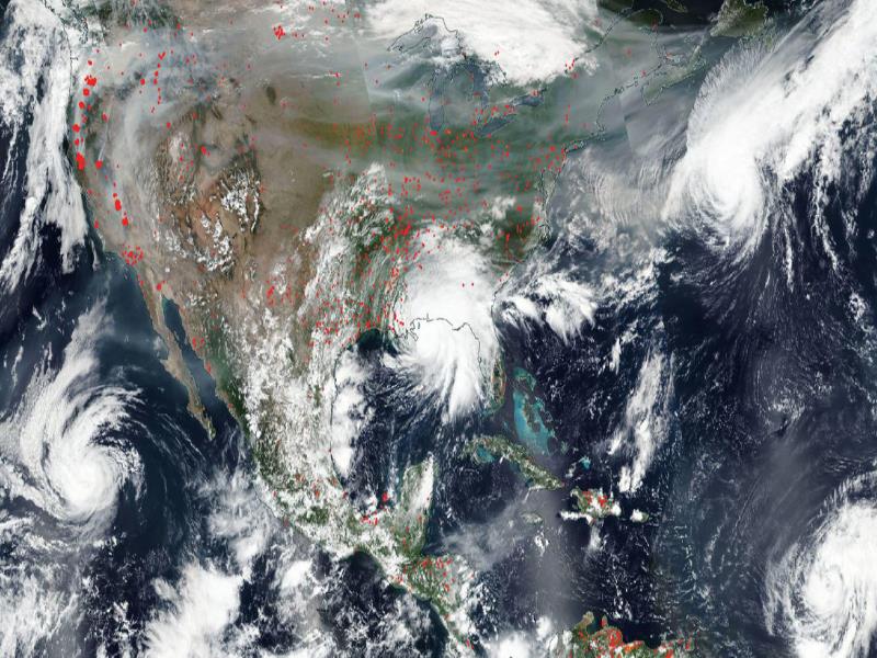 NASA Imagen de satélite que muestra al huracán Sally tocando tierra en la costa del Golfo de Estados Unidos
