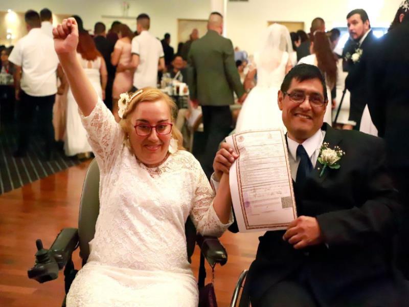Reyna Mayela Solís y César Alef Alanís formalizarón su unión ante al Registro Civil al participar en el Programa Matrimonios Colectivos