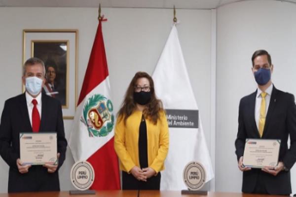 “Continuaremos promoviendo el manejo sustentable de nuestros empaques e impulsando una economía circular". Juan Félix Alba, gerente general de la embotelladora Arca Continental Lindley “Continuaremos promoviendo el manejo sustentable de nuestros empaques e impulsando una economía circular". Juan Félix Alba, gerente general de la embotelladora Arca Continental Lindley
