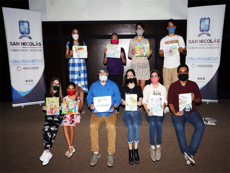 Fueron recibidos más de 50 dibujos, de ellos se seleccionaron cinco finalistas por categoría