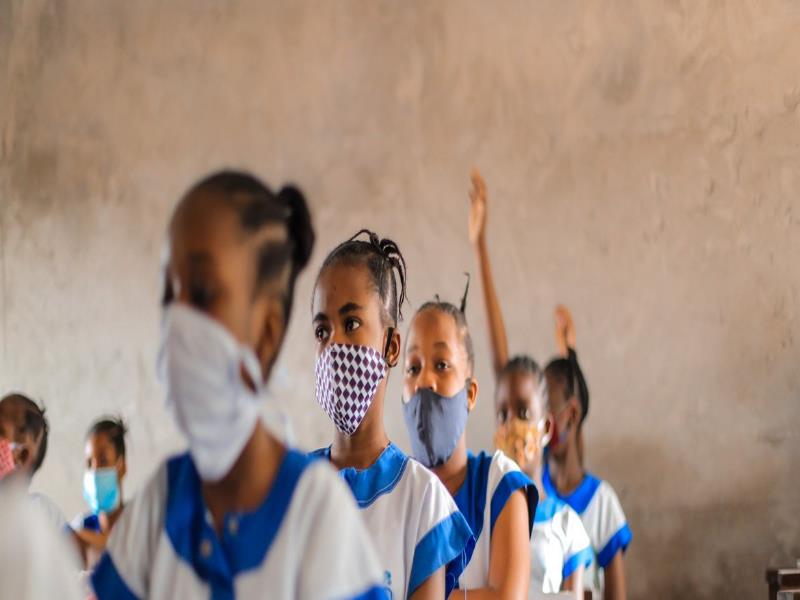 UNICEF / Josue Mulala Estudiantes con mascarilla en una escuela de la República Democrática del Cong UNICEF / Josue Mulala Estudiantes con mascarilla en una escuela de la República Democrática del Cong