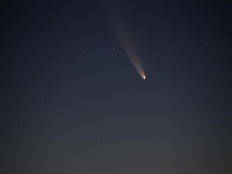 El cometa Neowise tiene una órbita casi parabólica y es de los cometas de periodo largo. Fotografía: Esteban Castro y Julio Ruiz