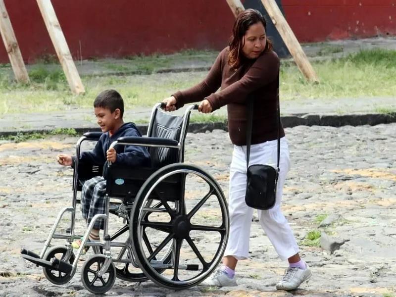 Según el Inegi, entre más pobre y rural sea un hogar mexicano, más probabilidades tiene de que algún miembro de la familia viva con alguna discapacidad.. Fotografía de Reforma Según el Inegi, entre más pobre y rural sea un hogar mexicano, más probabilidades tiene de que algún miembro de la familia viva con alguna discapacidad.. Fotografía de Reforma