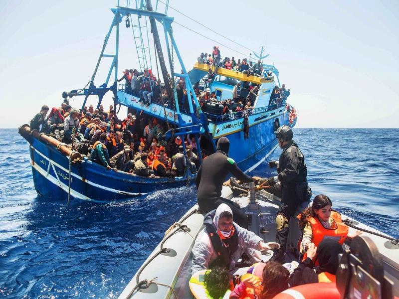 Guardia Costera de Italia /Massimo Sestini. La Armada italiana rescata a un grupo de migrantes en el mar Mediterráneo. Guardia Costera de Italia /Massimo Sestini. La Armada italiana rescata a un grupo de migrantes en el mar Mediterráneo.