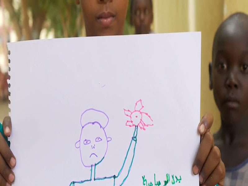 UNICEF. "Sin balas. Una rosa por cada niño", fueron las poderosas palabras de Majd, de 10 años, durante una sesión psicosocial impartida por UNICEF y sus aliados. UNICEF. "Sin balas. Una rosa por cada niño", fueron las poderosas palabras de Majd, de 10 años, durante una sesión psicosocial impartida por UNICEF y sus aliados.