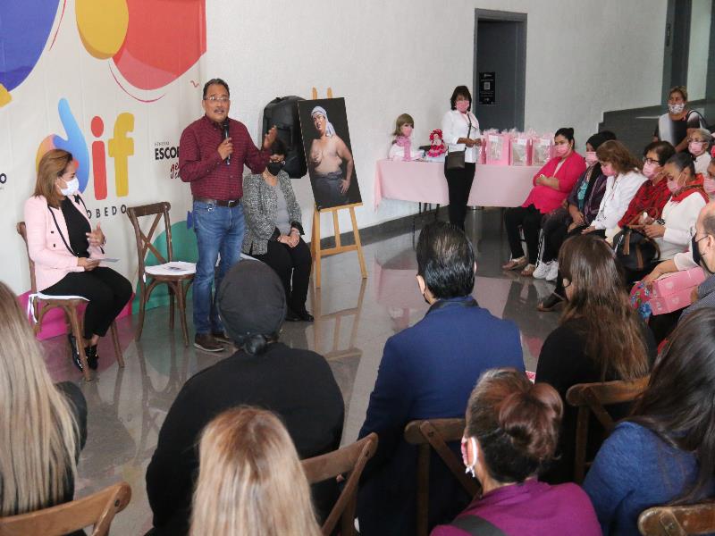 El donativo consiste en prótesis de gel 