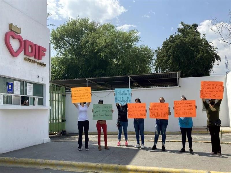 Familiares exigieron esclarecer la muerte de Angela Guadalupe, de 15 años, quien estuvo en Capullos y murió en Edomex. Foto: Perla Martínez Familiares exigieron esclarecer la muerte de Angela Guadalupe, de 15 años, quien estuvo en Capullos y murió en Edomex. Foto: Perla Martínez