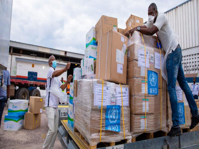 OMS La Organización Mundial de la Salud entrega suministros médicos para luchar con el COVID-19 en la República Democrática del Congo OMS La Organización Mundial de la Salud entrega suministros médicos para luchar con el COVID-19 en la República Democrática del Congo
